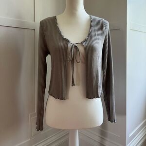 small grey that ties in front